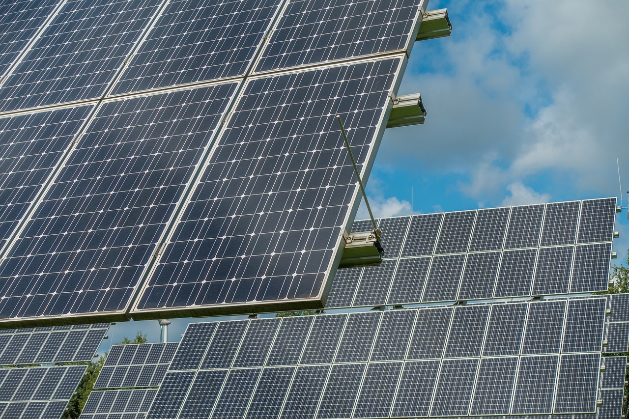 Firmy zapewniające energię dla firm – kolektory słoneczne na dach. Instalacje fotowoltaiczne Rzeszów